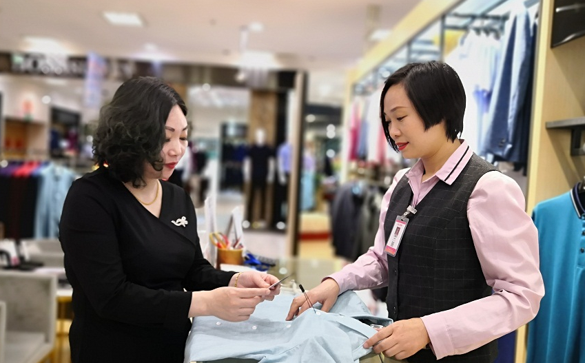 拾金不昧贏贊譽 熱情服務(wù)出業(yè)績
